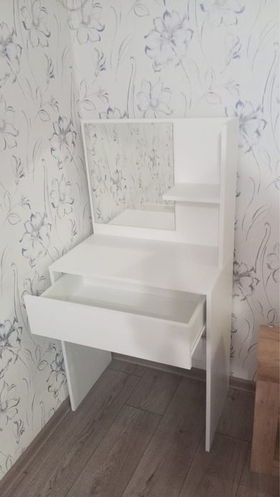 Туалетный столик