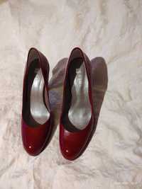 Испански дамски обувки - червен естествен лак.