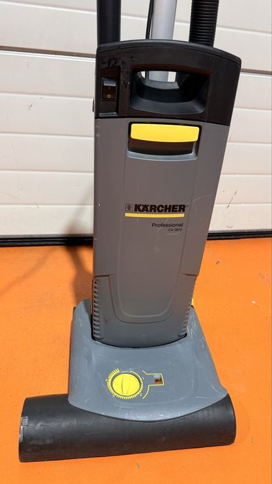 Aspirator Kärcher cu perie