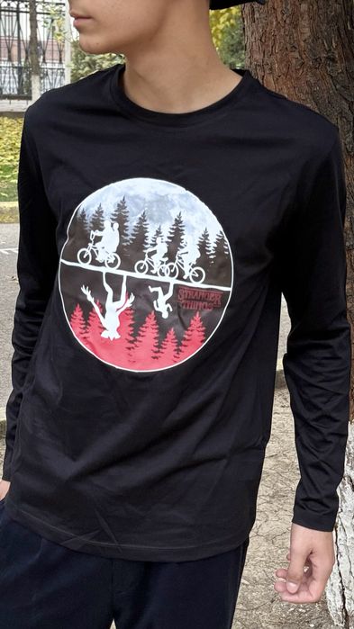 Свитшоты и худи по мотивам Stranger Things.