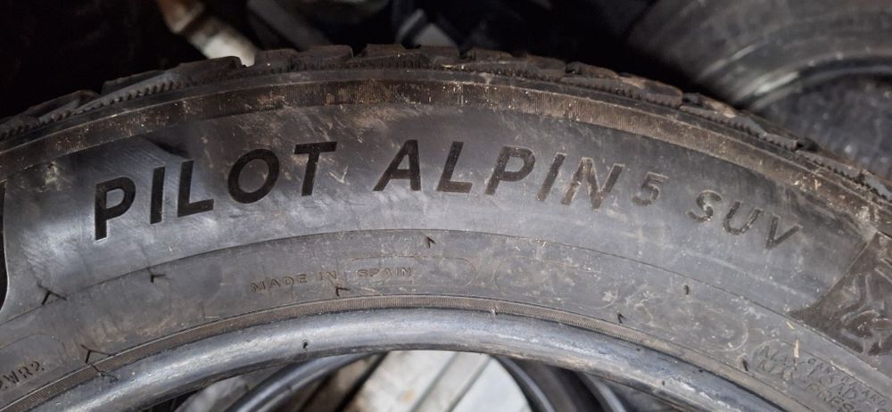 DOT2022! 235 55 19 Michelin alpin 5