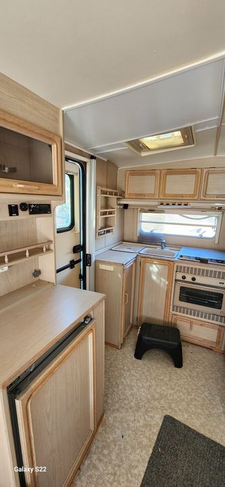 Двуместна каравана