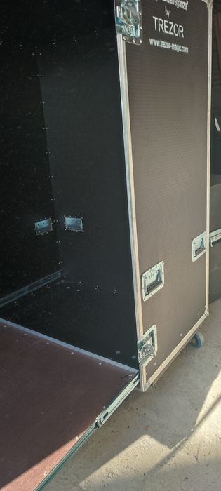 Мобилен гардероб flight case