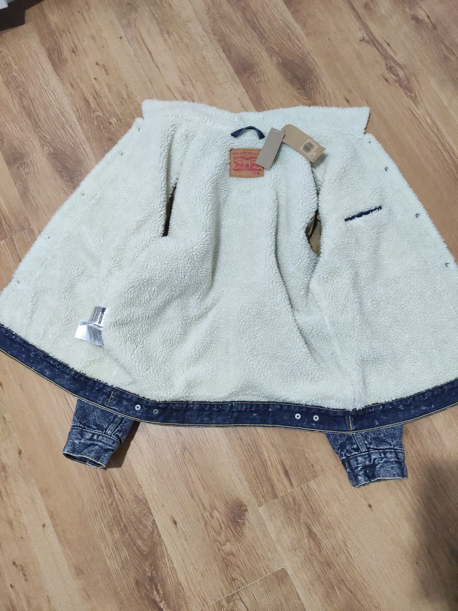 Geaca Levi's mărimea XL