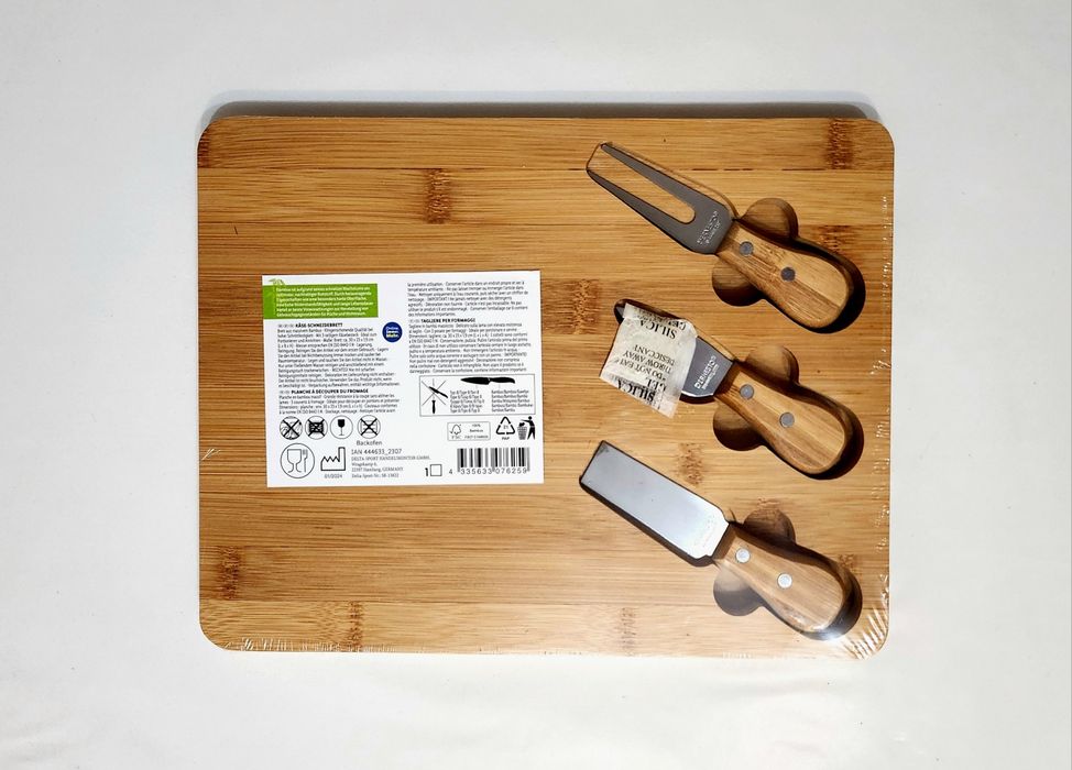 Platou pentru brânzeturi din bambus cu 3 ustensile - SIGILAT