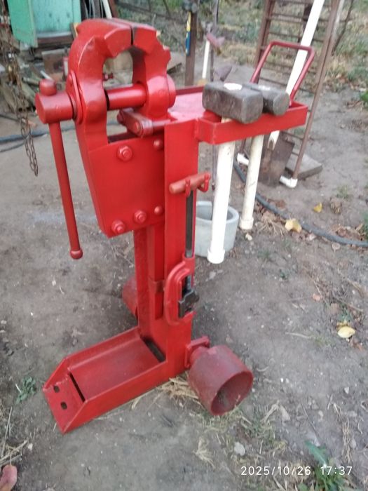 Продам тиски кузнечные
