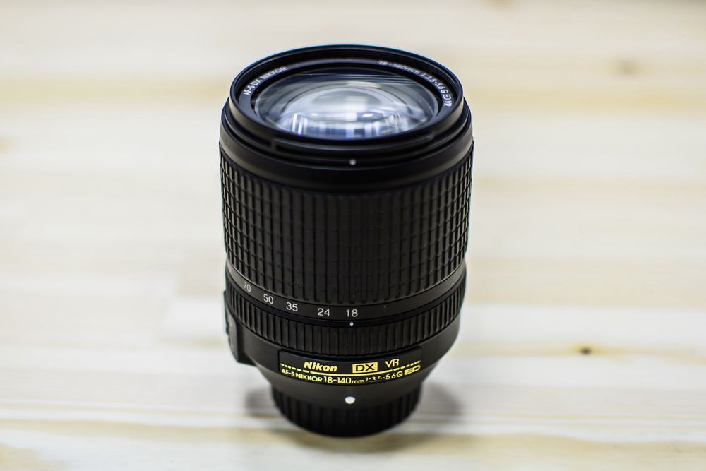 Объектив Nikon 18-140mm f/3.5-5.6G ED VR DX AF-S
