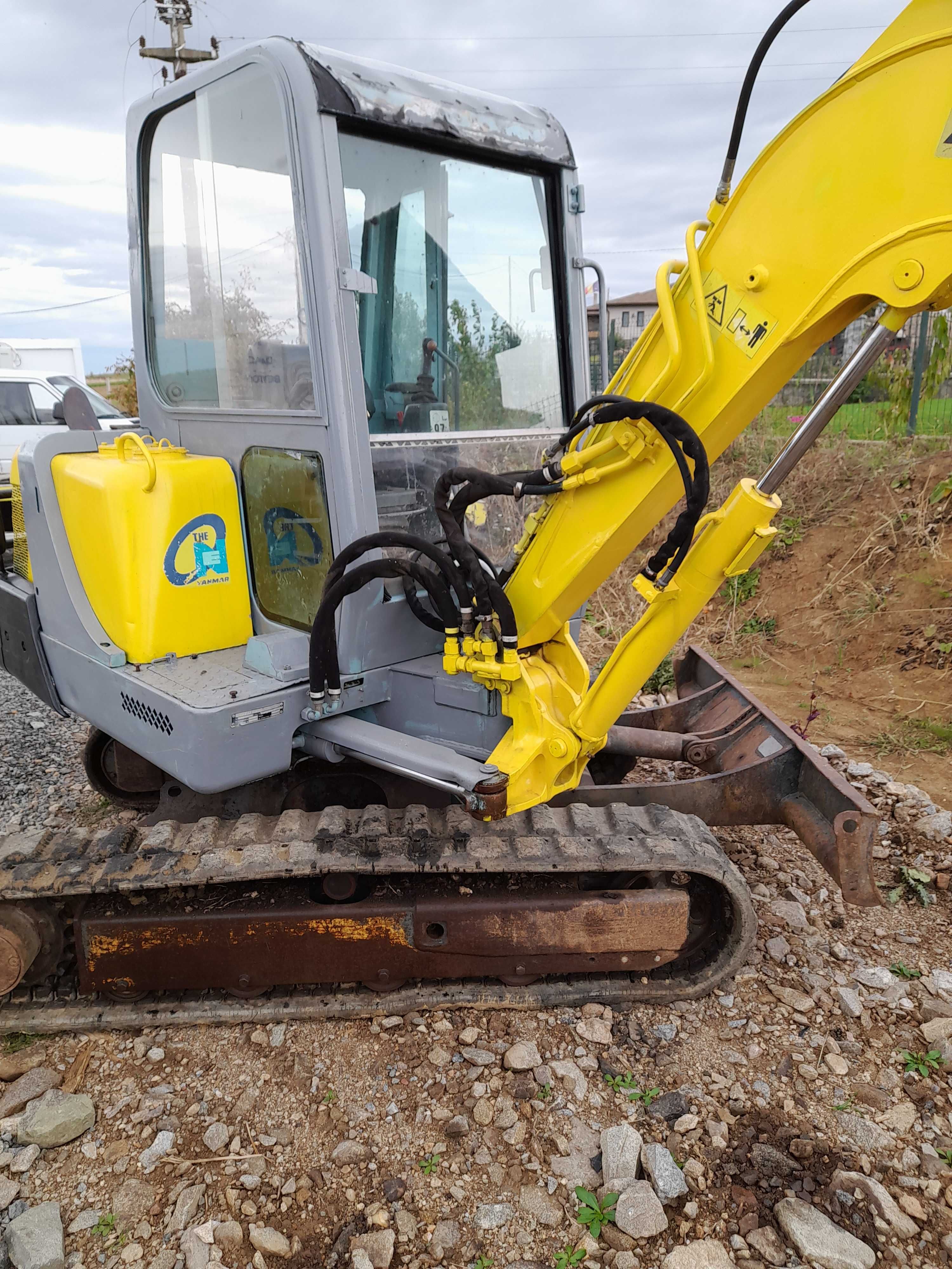 Inchiriez Excavatoare  3 T, 5T, 8T