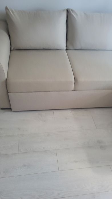 Светъл Ъглов   Диван