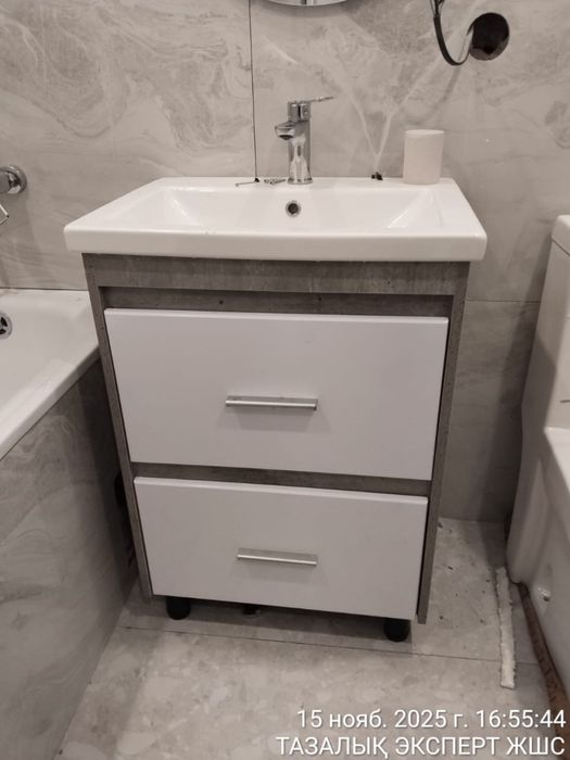 Срочно продаю. Тумба  с раковиной новый