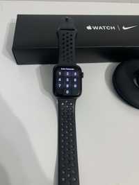 Apple Watch SE NIKE Edition 44mm