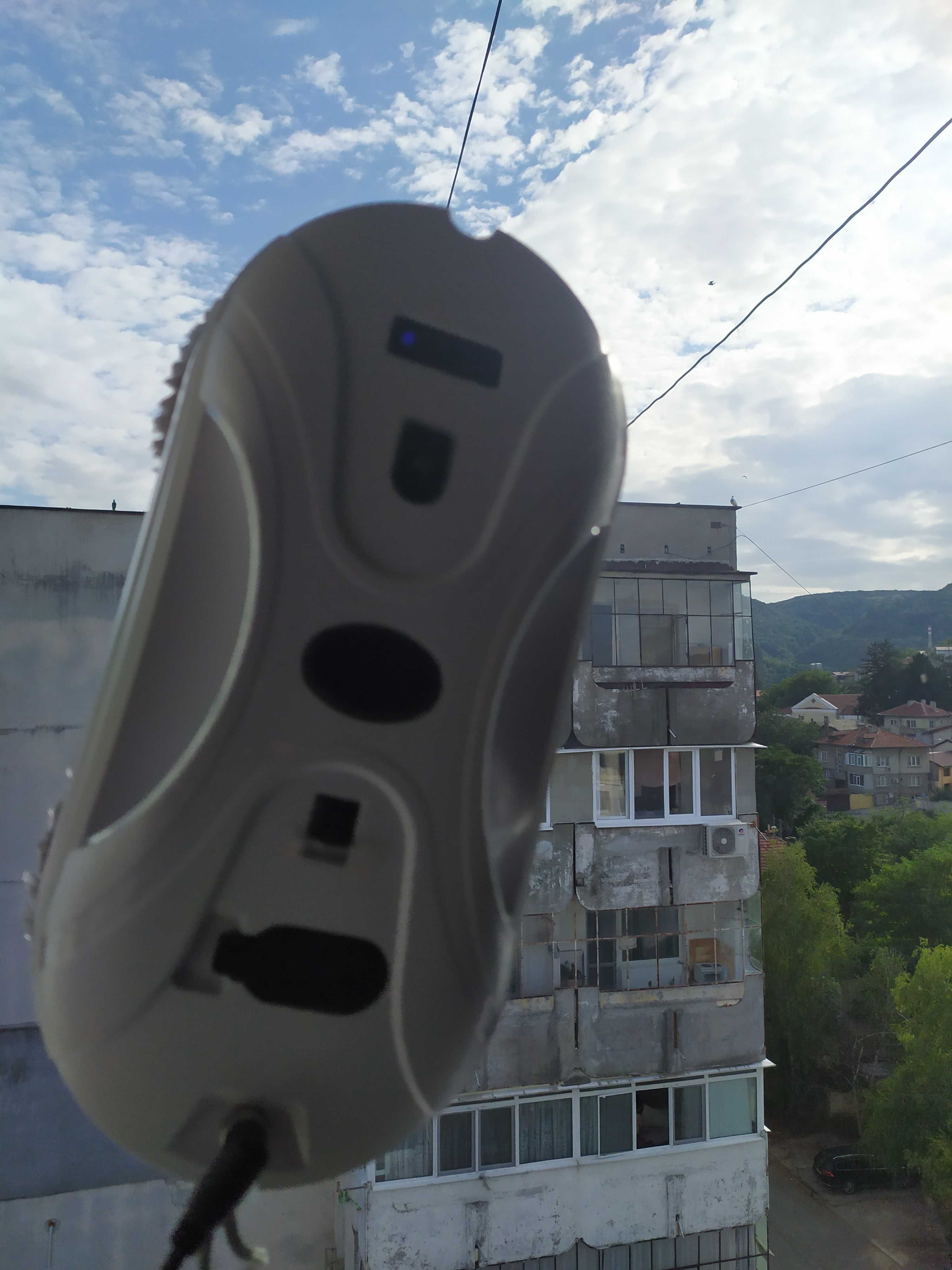Робот за чистене на прозорци