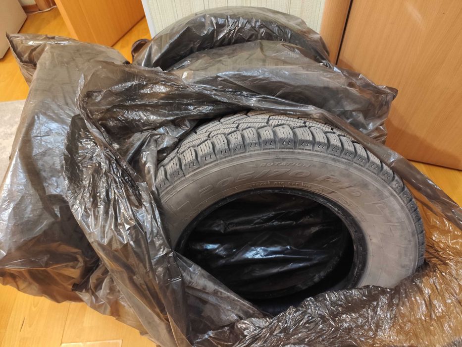Шины зимние,  шипованные.