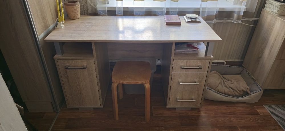 Стол письменный продам