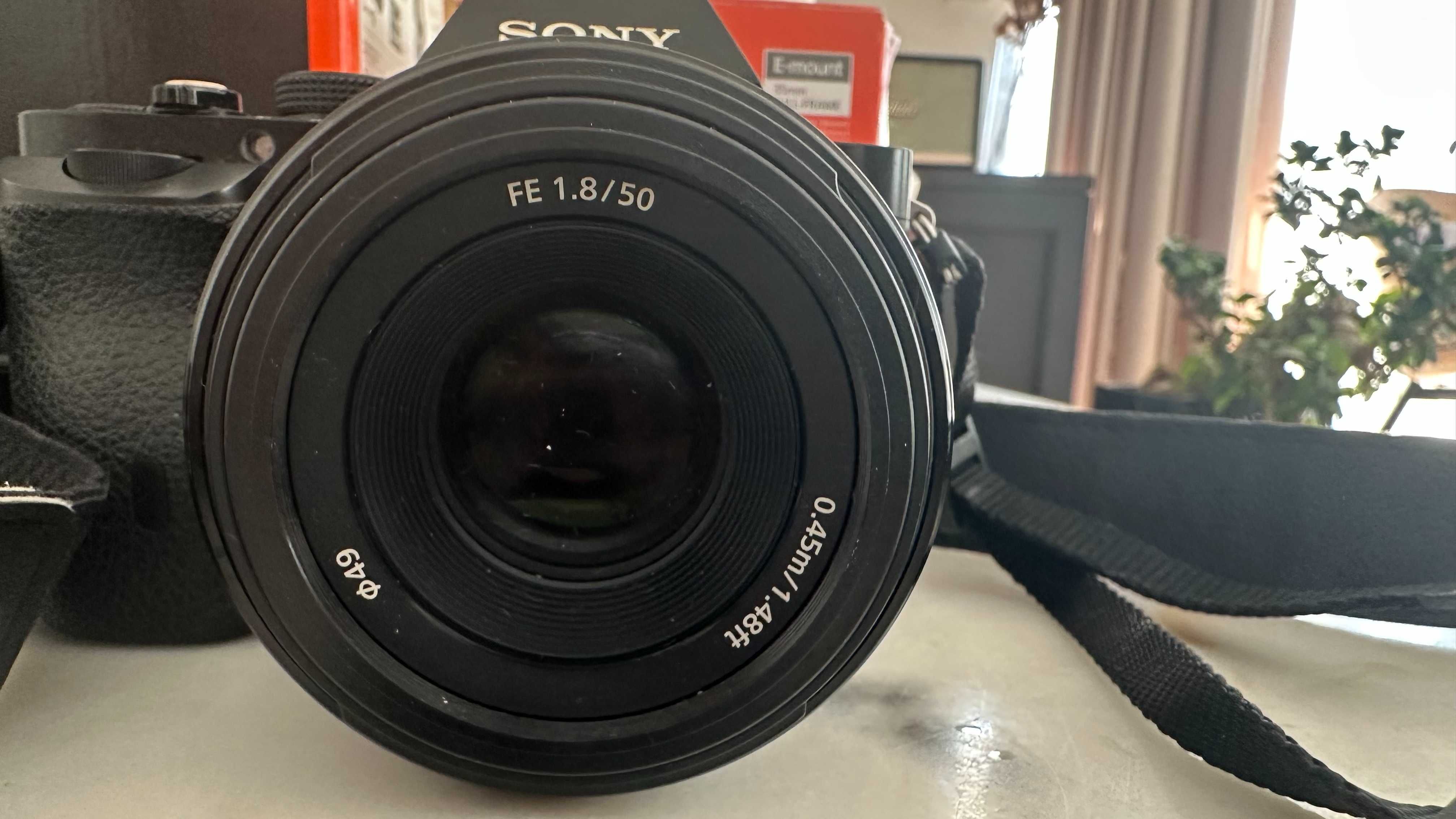 фотоапарат Sony alpha 7(Full frame) + обектив Sony FE 50mm f/1.8