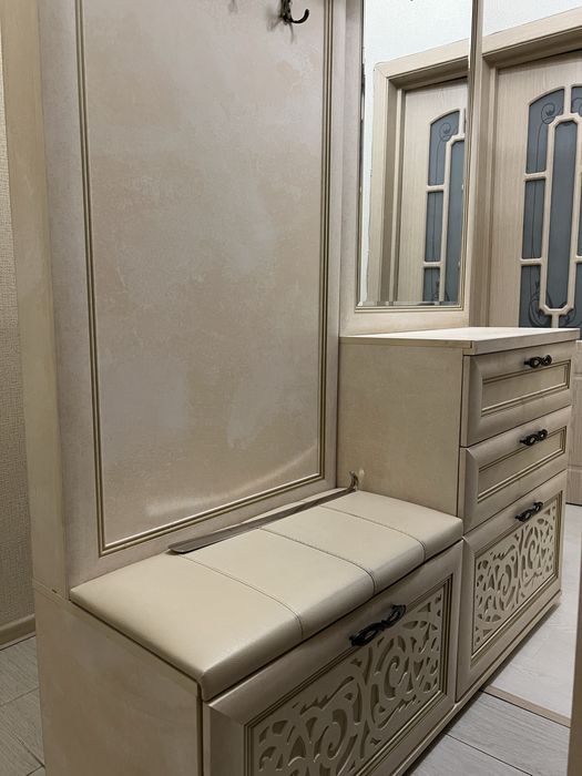 Продам прихожую продам