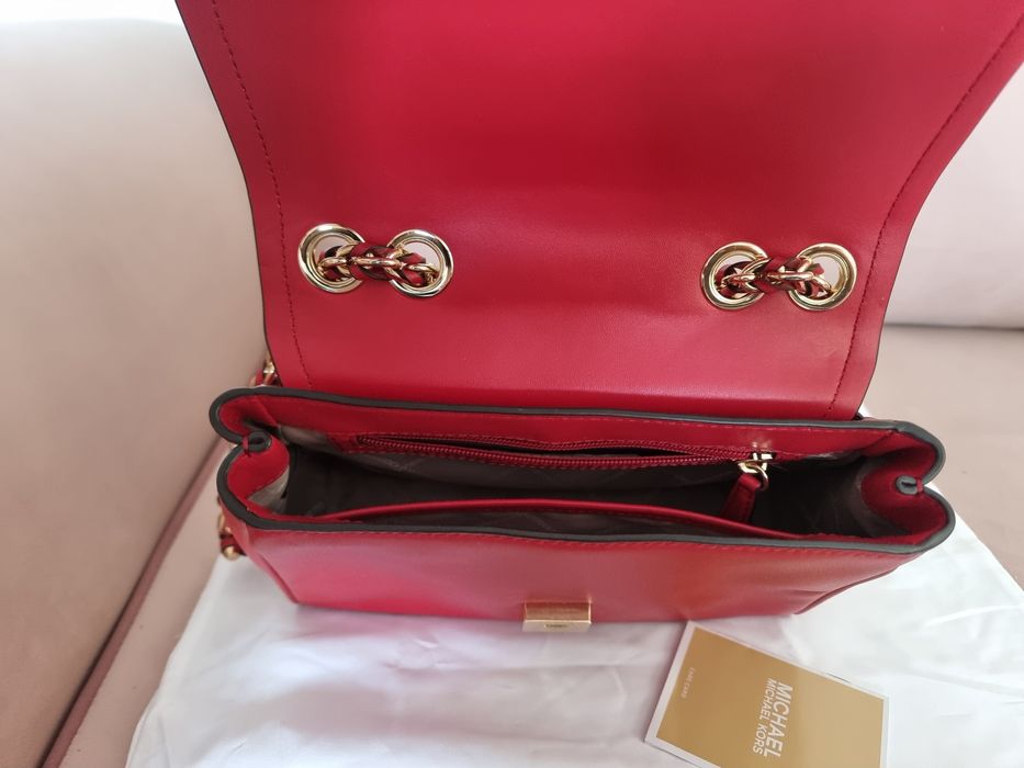 Кожена чанта Michael Kors с регулируема дръжка