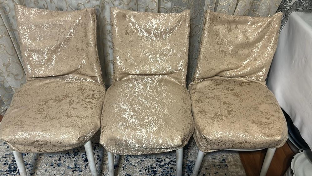 Продаётся стол,стулья и кровать