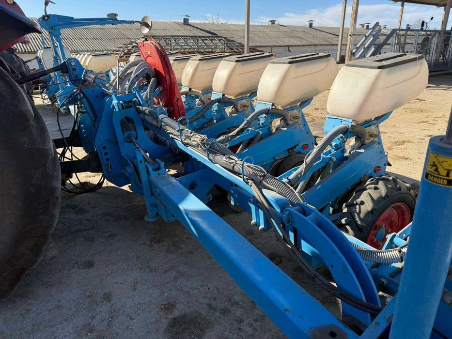 Semanatoare MONOSEM NG+4 8R CS3000 , rabatabil hidraulic, an 2014