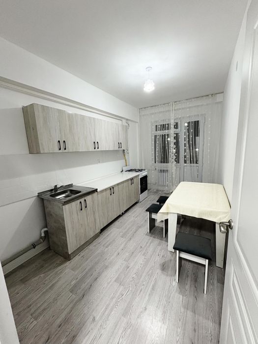 Сдам 1 комнатный кв. 15 мкр 89 дом. 4 этаж, новый кв!