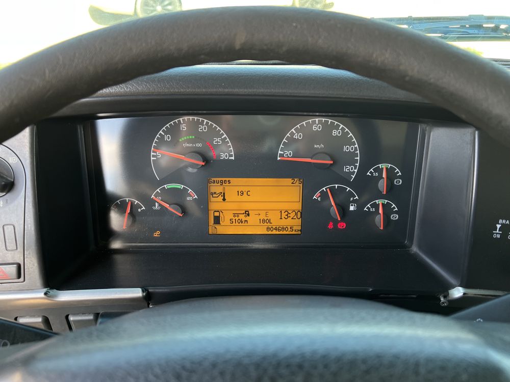 VAND Volvo FM9 Dotat cu macara