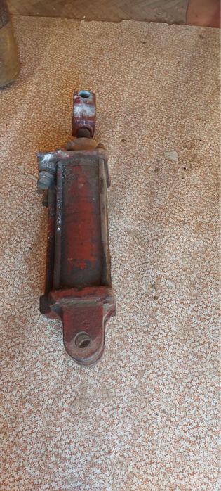 Гидравлический цилиндр для трактора 2 шт.: мощный, в рабочем состоянии