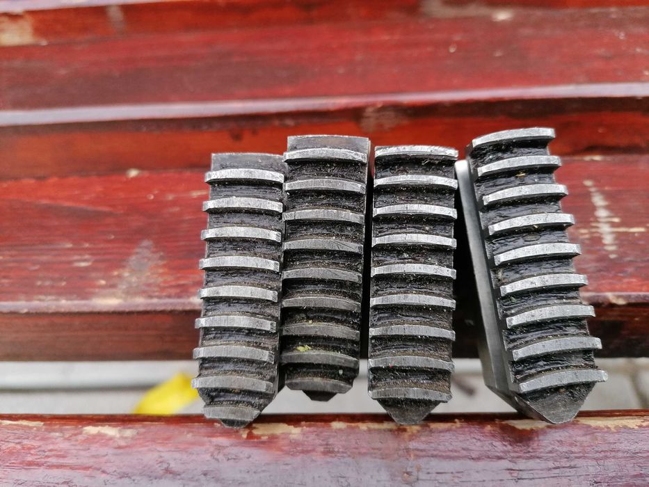 обратни челюсти за струг