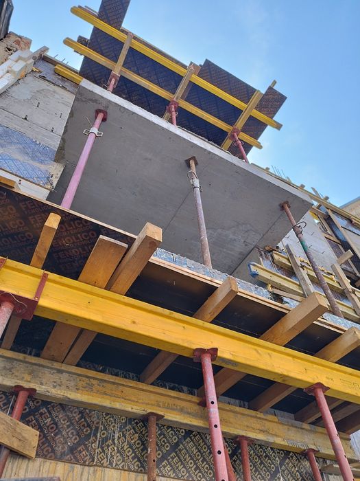 Продава се Тристаен апартамент в София, Център - 119 кв.м за 2101 €/кв.м - Снимка #1