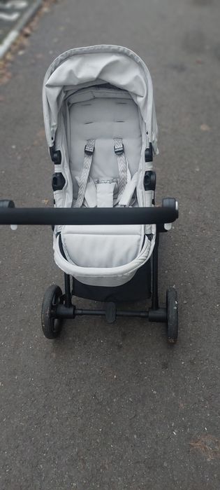Vand Carucior 3 in 1 Cybex Gold Eos Basic
