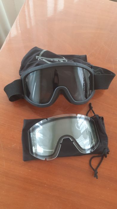 Vând manusi tactice plus ochelari tactici