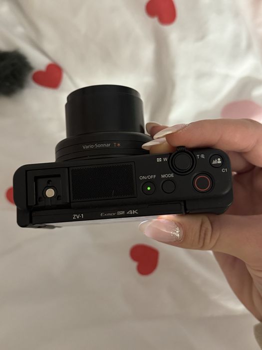 Mirrorless Sony ZV-1 Vlogging kit