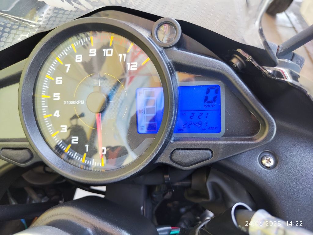 Мотоцикл Lifan kpr 200 в отличном состоянии