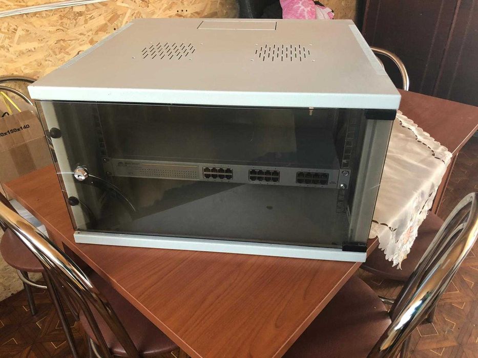 Rack + switch 24 porturi