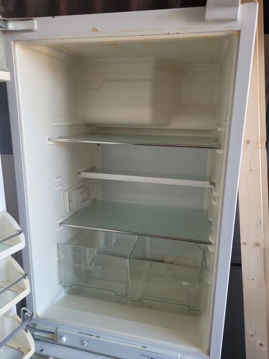 Frigider incorporabil mic