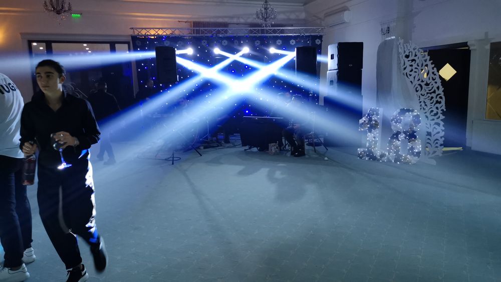 Fum greu de poveste pentru dansul mirilor/schela de lumini/ videobooth