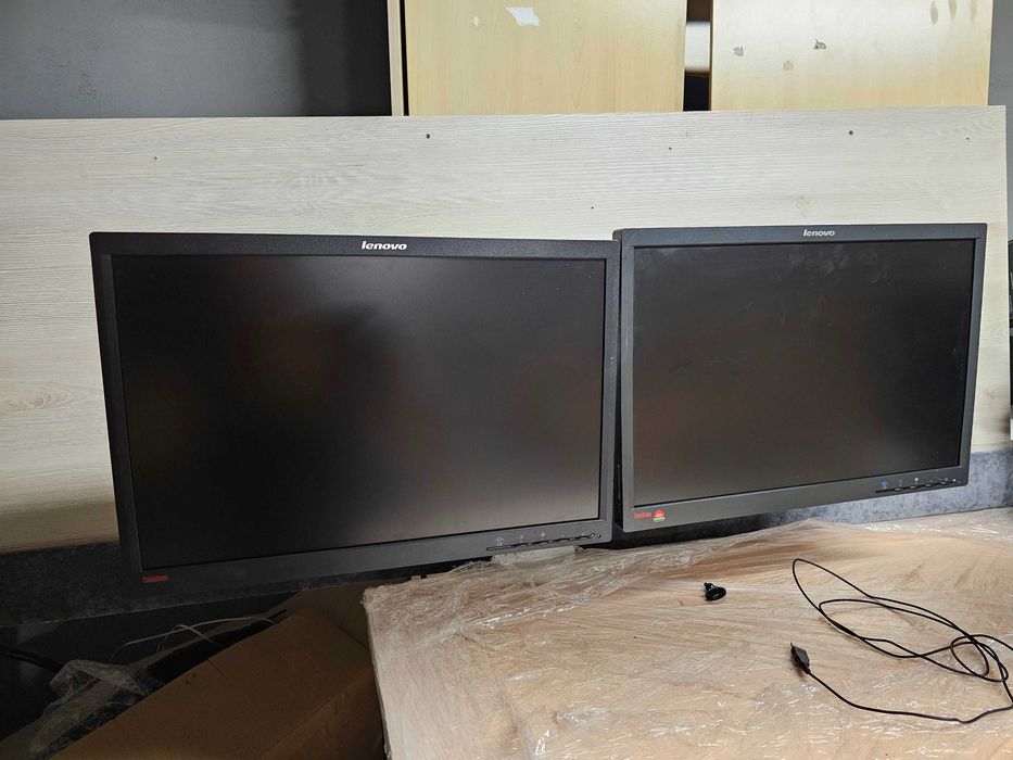 Сет Монитори Lenovo 2 броя LT2252 LED + стойка за два монитора