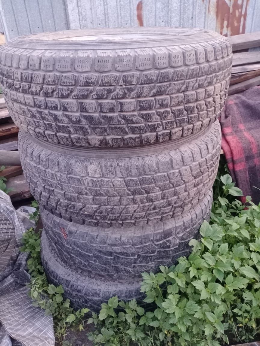 Продам шины с дискам размер 205/70 R 16