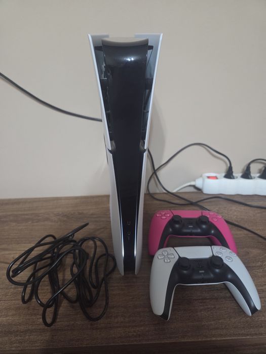 Конзола Playstation 5 с 2 години гаранция