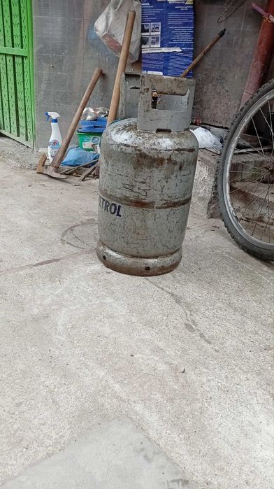 vînd butelie cu guler este goală