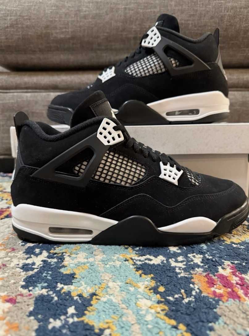 Adidasi Nike Air Jordan 4 White Thunder - verificare colet