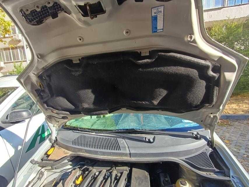 Продавам в много добро състояние кола Renault Scenic 1.6 Бензин 2000г
