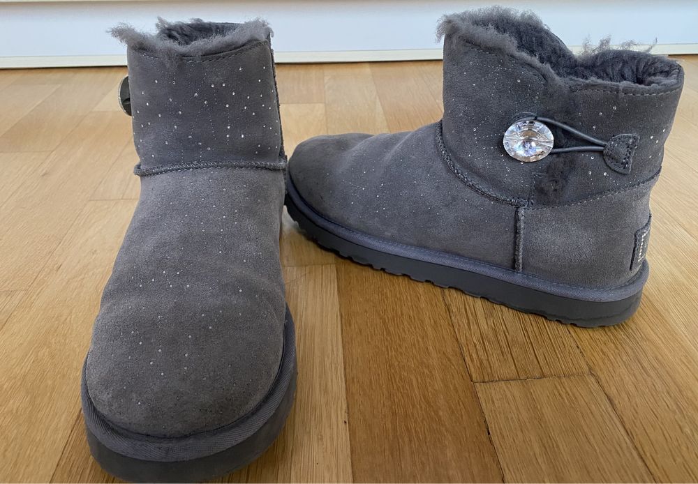 Обувки UGG