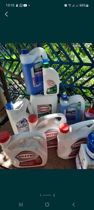 Антифриз Красный и Зелёный, моторное масло Лукойл Люкс, тосол