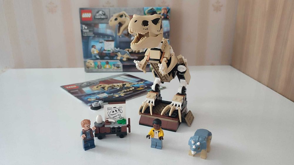 LEGO Jurassic World - Expozitia fosilei dinozaurului T. Rex