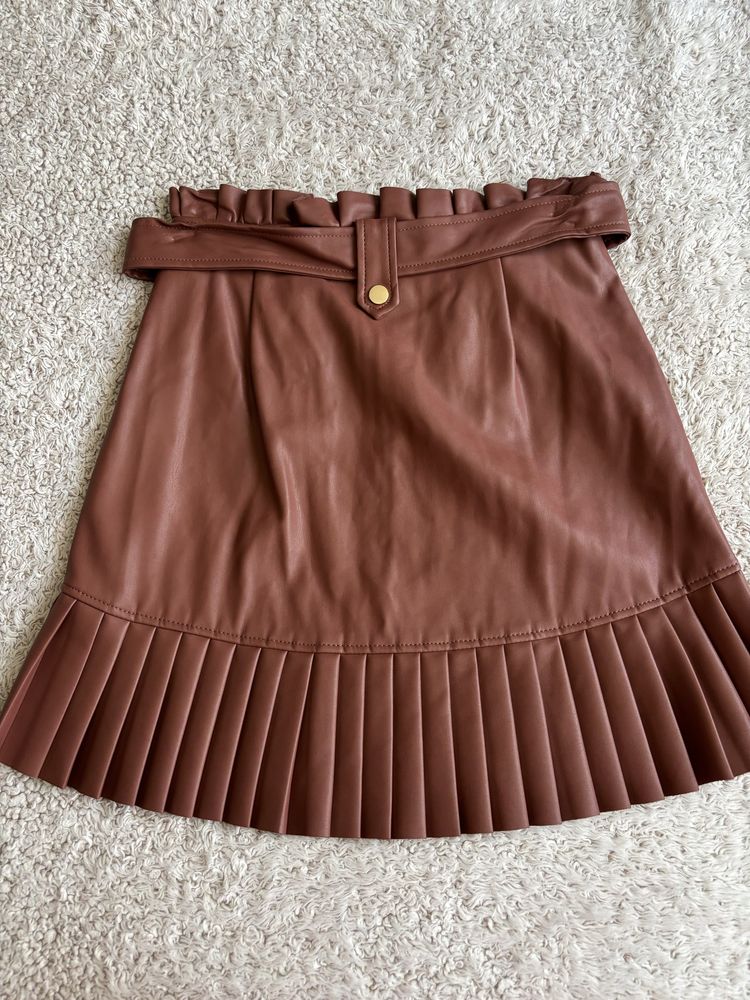Кожена пола Zara XS