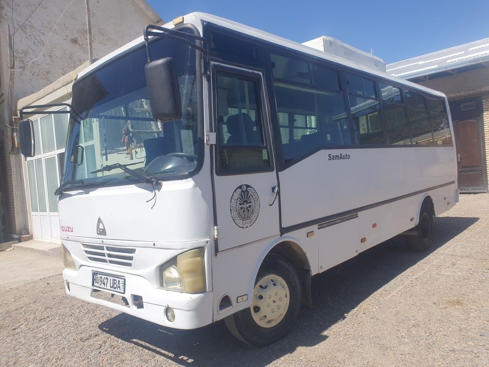Isuzu Avtobus NP21