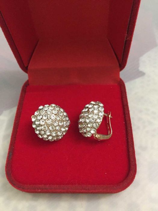 Серьги со стразами