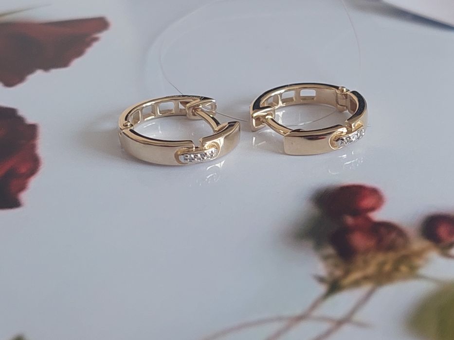 Золотые серьги с бриллиантами