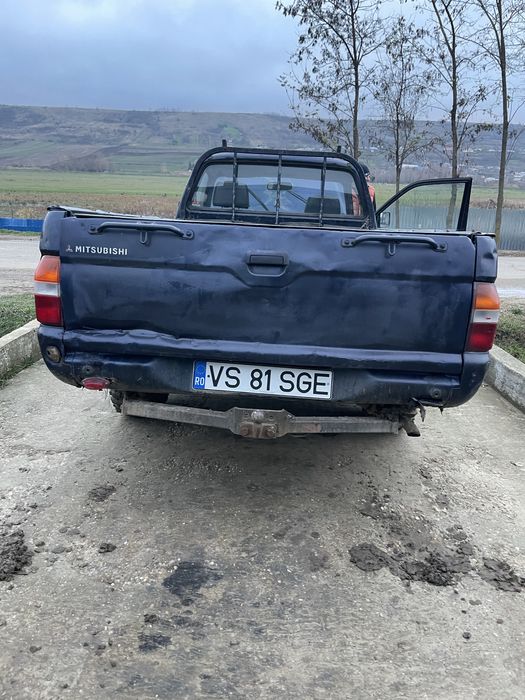 Vand Mitsubishi L200 2 locuri
