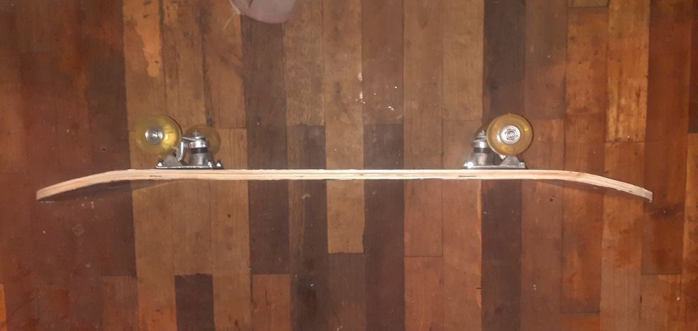 Продаёться скеит новый.длинна доски 78 см,ширина 20см.